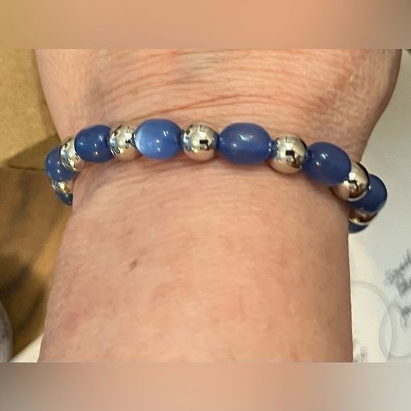 Blue elastic bead bracelet - Picture 1 of 6